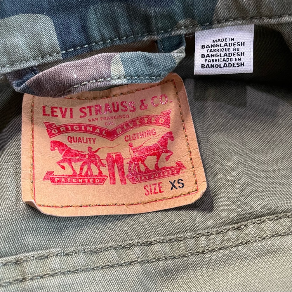 Levi's Women's Camouflage Sleeveless Denim Vest - Green/Brown - Picture 7 of 11